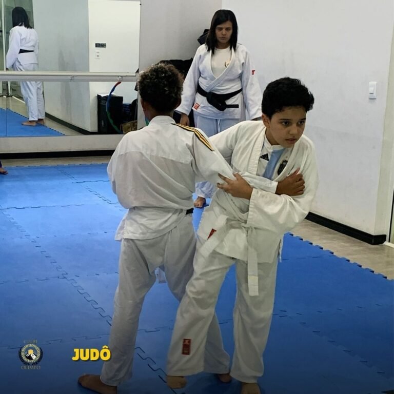 aula-judo-clube-olimpo